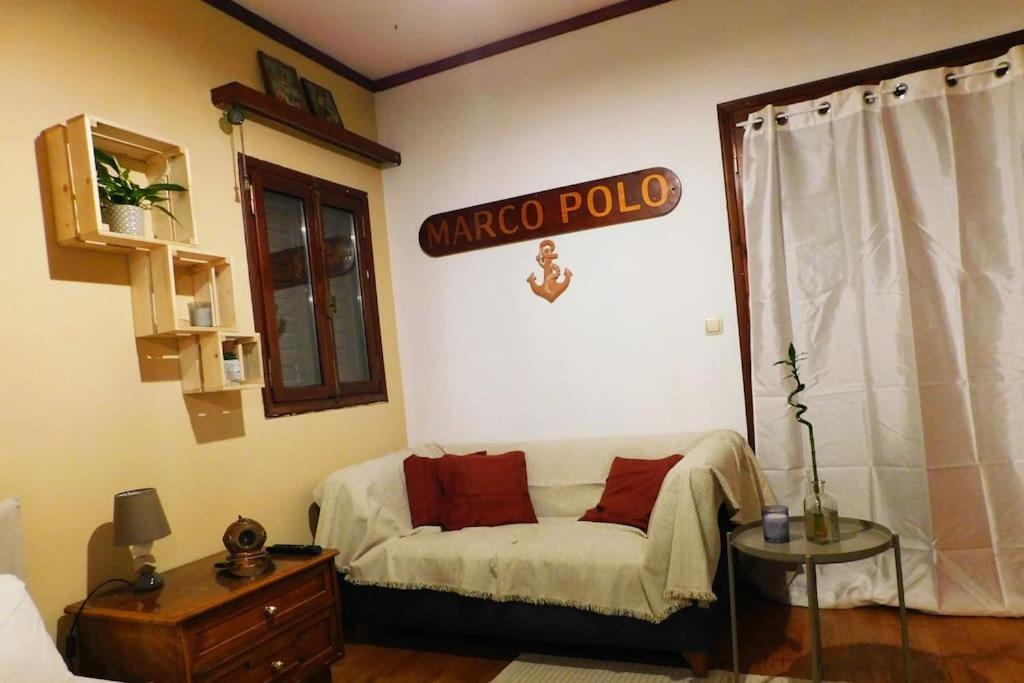 Marco Polo's Mooring Cozy Navy House *