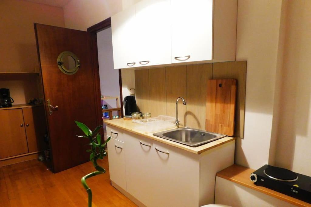 Marco Polo's Mooring Cozy Navy House Apartament